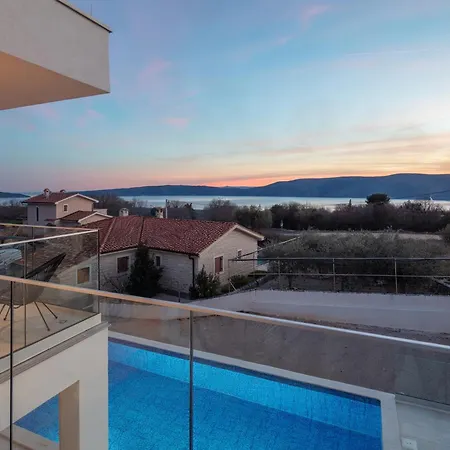 Neoma Villa Linardici