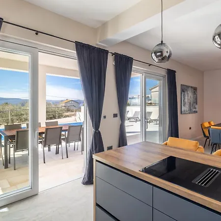 Neoma Villa Linardici