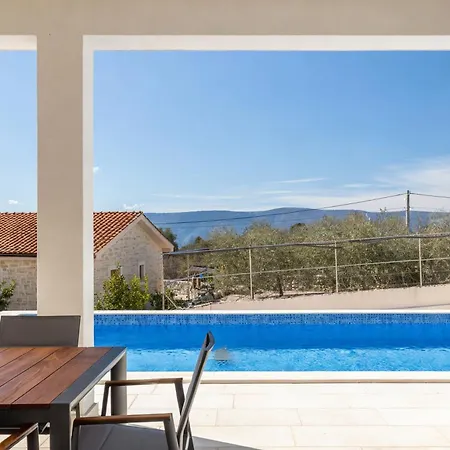 Neoma ヴィラ Linardići