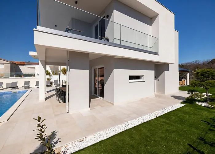 Neoma Vila