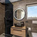 Neoma Villa *